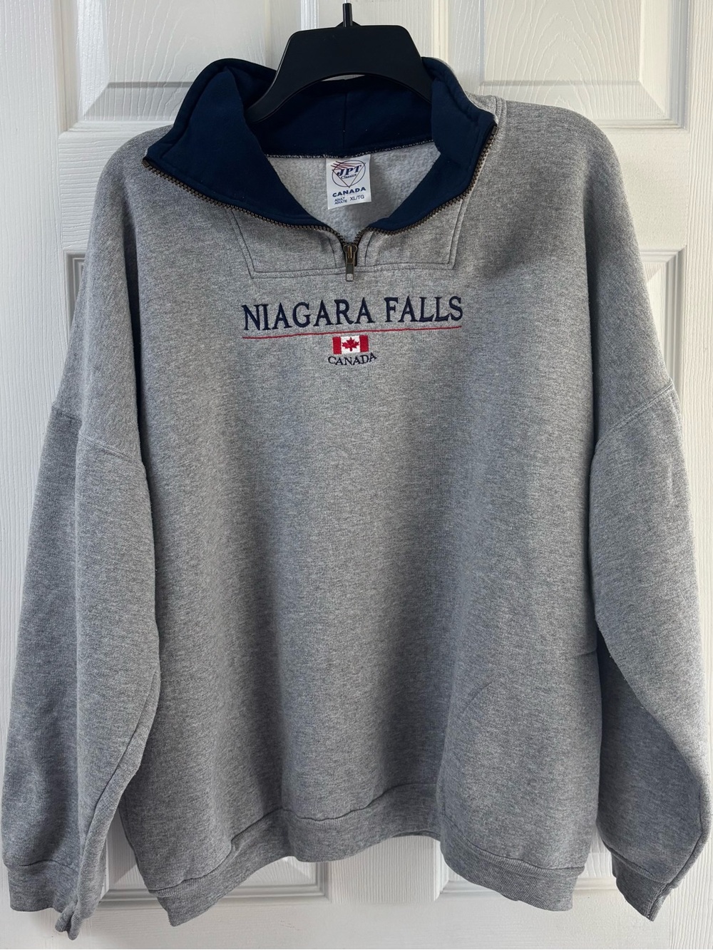 Vintage Niagara Falls Canada Quarter Zip Sweatshirt XL Grey Embroidered Pullover